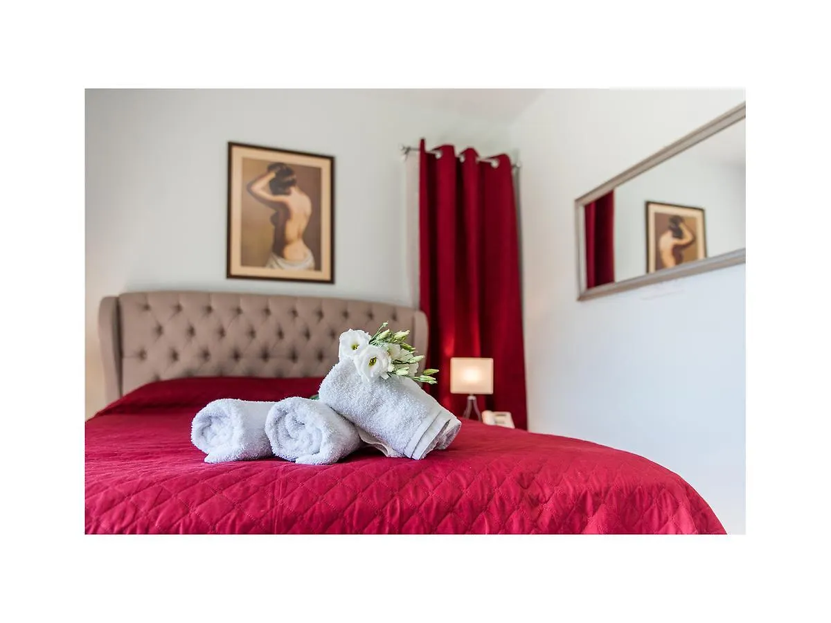 Mesogios House Suites Larnaca