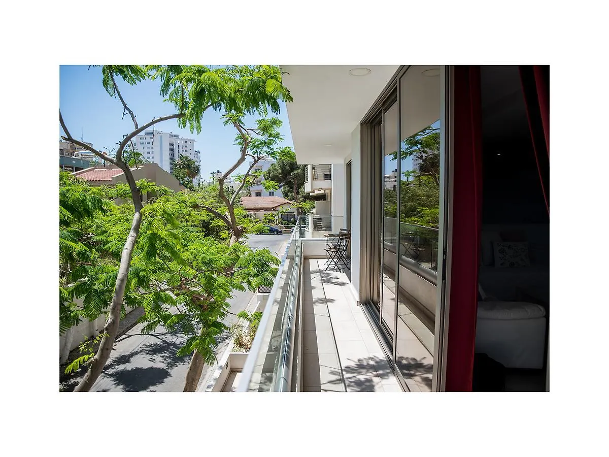 Mesogios House Suites Larnaca Appartement