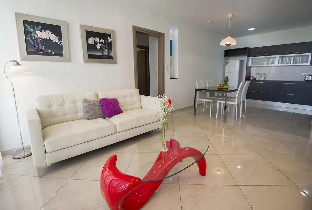 Mesogios House Suites Larnaca