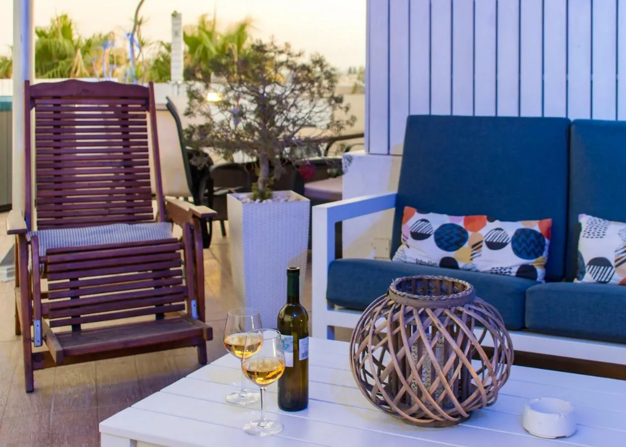 Mesogios House Suites Larnaca Apartmán